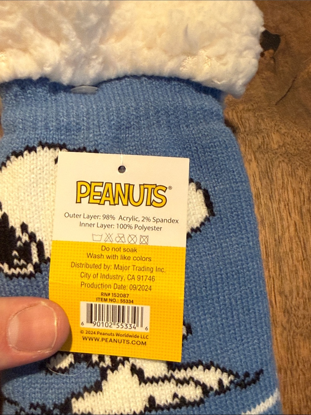 *NWT* PEANUTS Sherpa Socks - Picture 3 of 9
